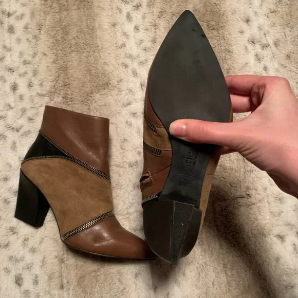 Charles David Lact Leather Zipper Boots
